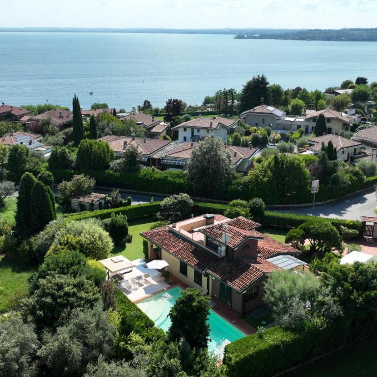 Villa Artemisia Luxury, Pool & Jacuzzi, 300m from Lake Garda - Villa - 10