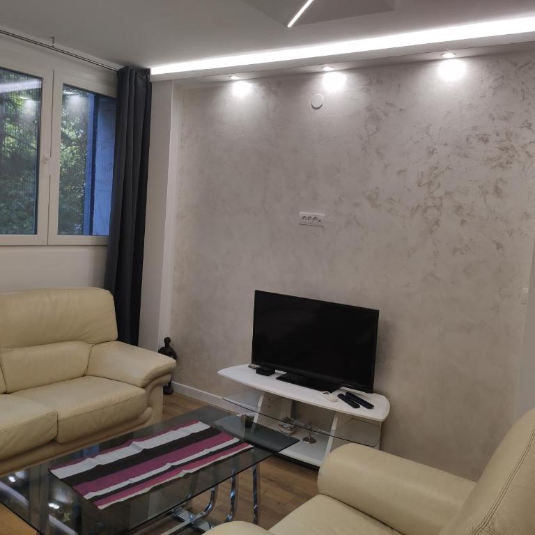Nela Lux - One-Bedroom Apartment - 11