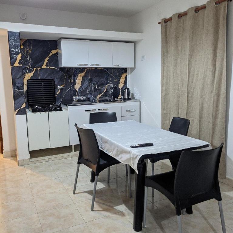 Casa entera en Salta con garage y patio privado - Casa con 1 dormitorio - 1