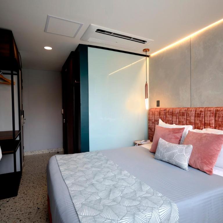 Glow Medellín - Habitación Doble con vistas a la montaña - 8