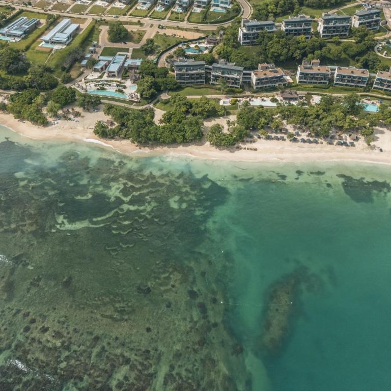 4BR Seaview Apartment at Calablanca D5 - Four-Bedroom Apartment - 42