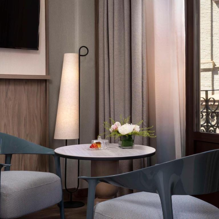 NH Collection Victoria - Premium Room with View - 4