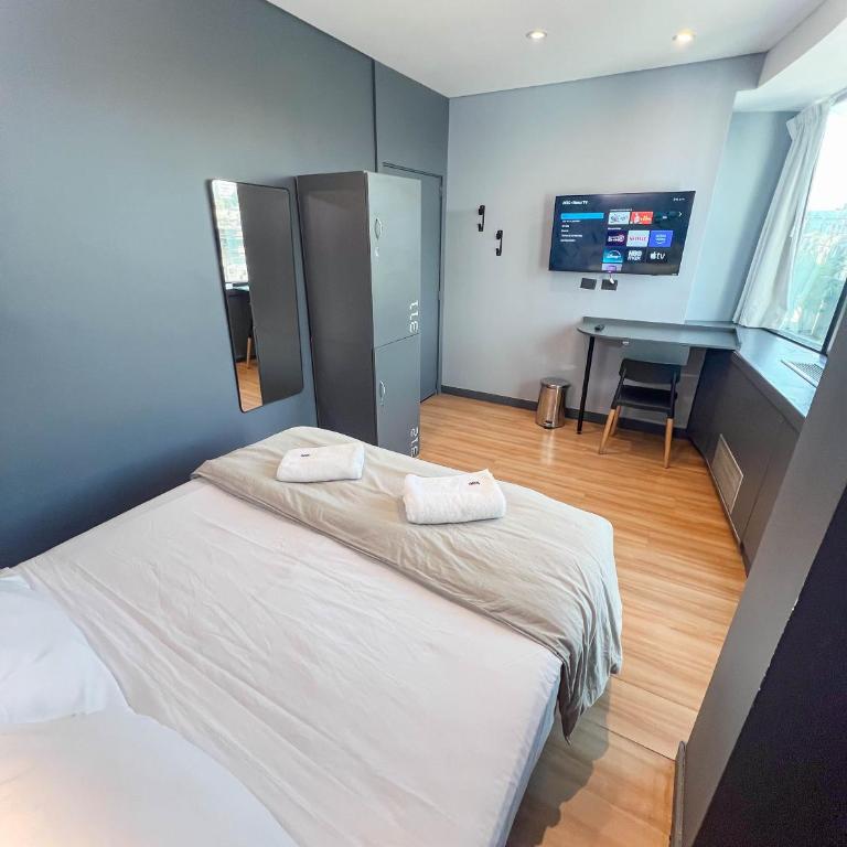 MONS hostel - Double or Twin Room with Private External Bathroom - 15