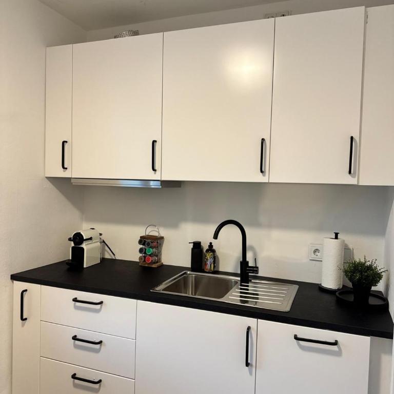 Modern City Apartment 3 - One-Bedroom Apartment - 6