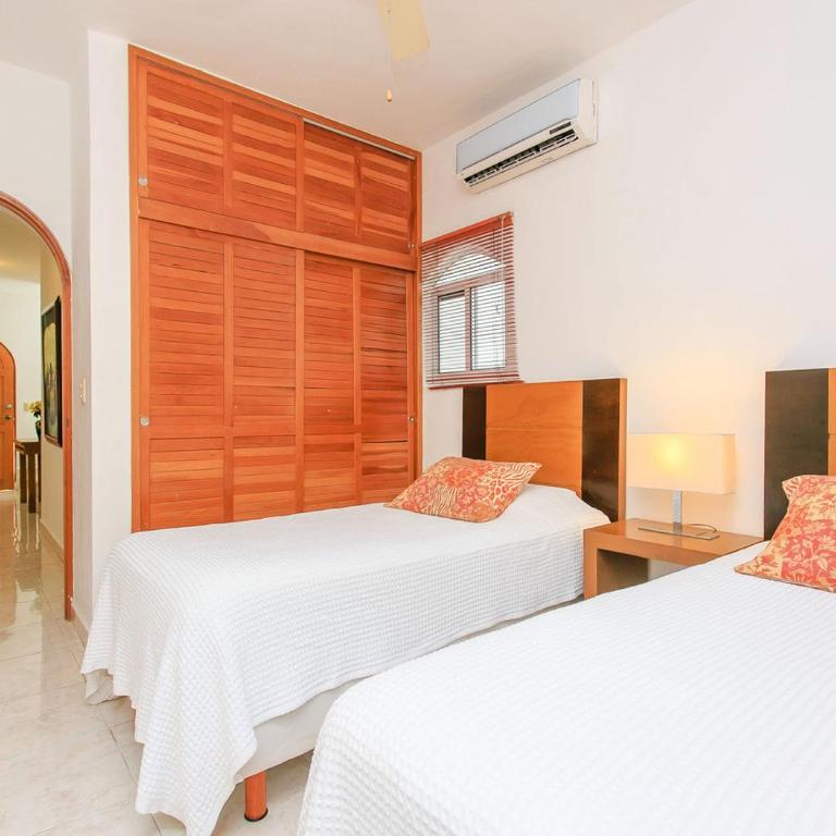 Family Townhome with Pool & Walk to Beach - Vacation Home - 25