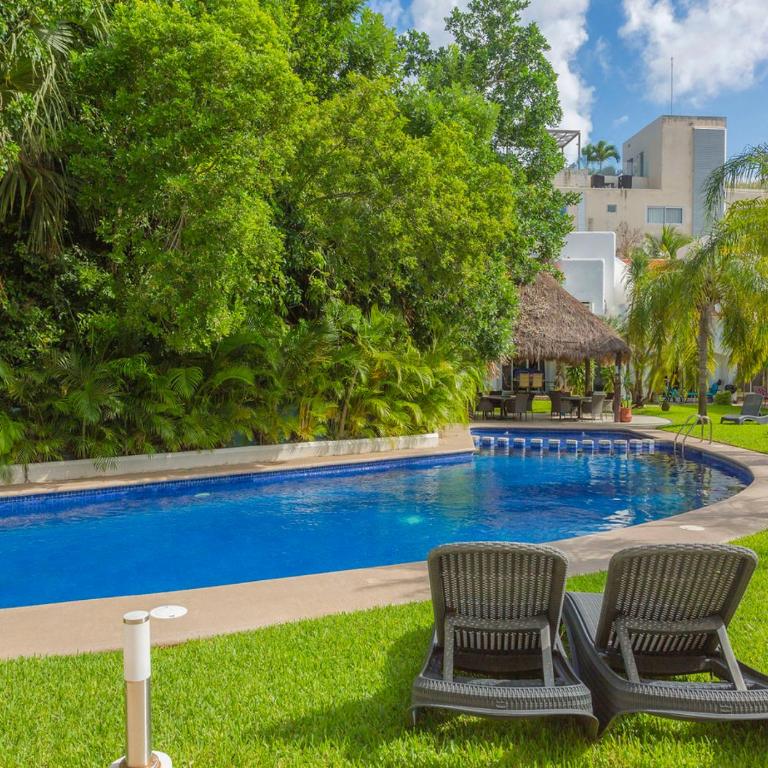 Family Townhome with Pool & Walk to Beach - Vacation Home - 8
