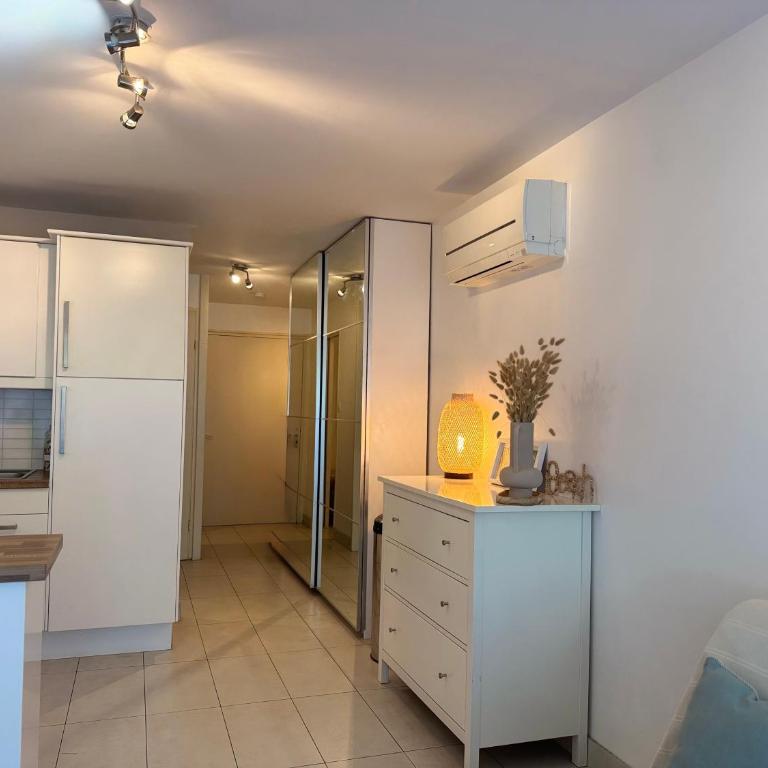 Les Soleillades - T2 cosy pour 4 pers - Piscine, parking privé, à 100m de la plage - LaConciergerieByNina - Appartement 1 Chambre - 11