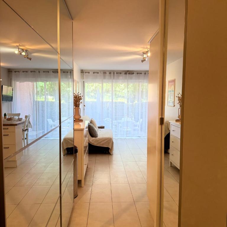 Les Soleillades - T2 cosy pour 4 pers - Piscine, parking privé, à 100m de la plage - LaConciergerieByNina - Appartement 1 Chambre - 12