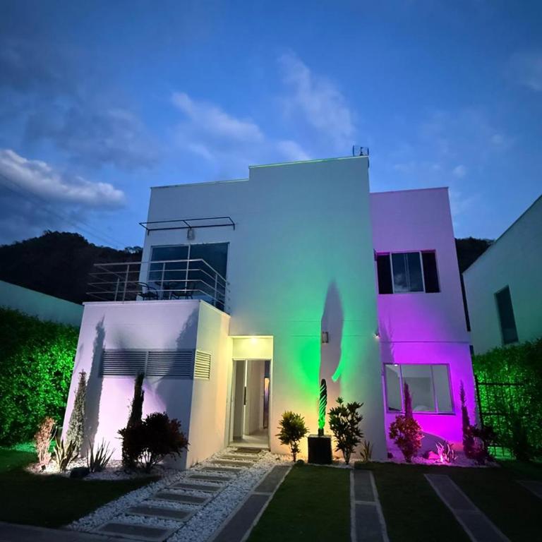 Condo Apulo - Preciosa casa - Jacuzzi, turco y Piscina privados - WiFi - Casa de 4 dormitorios - 43