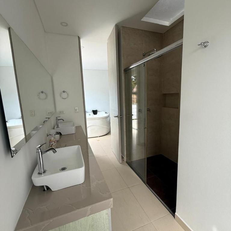 Condo Apulo - Preciosa casa - Jacuzzi, turco y Piscina privados - WiFi - Casa de 4 dormitorios - 50