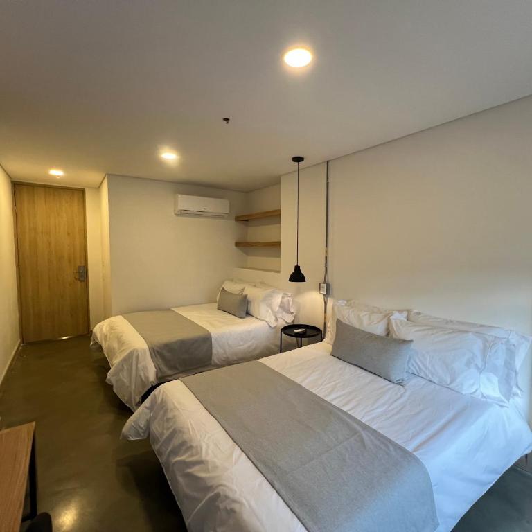 Akela30 Hotel - Habitación con 2 camas grandes - 4