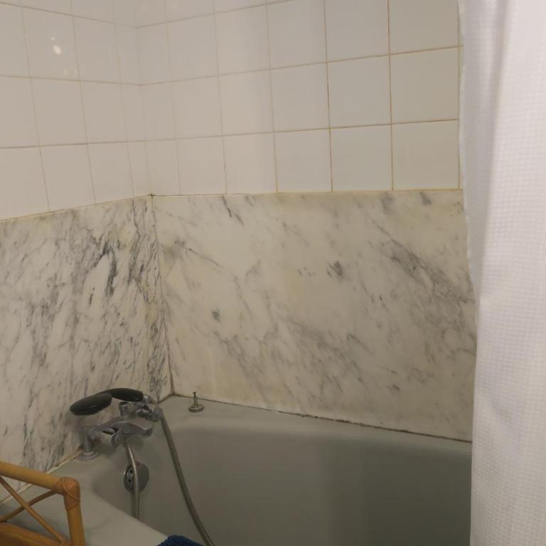 Charming bright studio apartment with balcony - Studio - 8