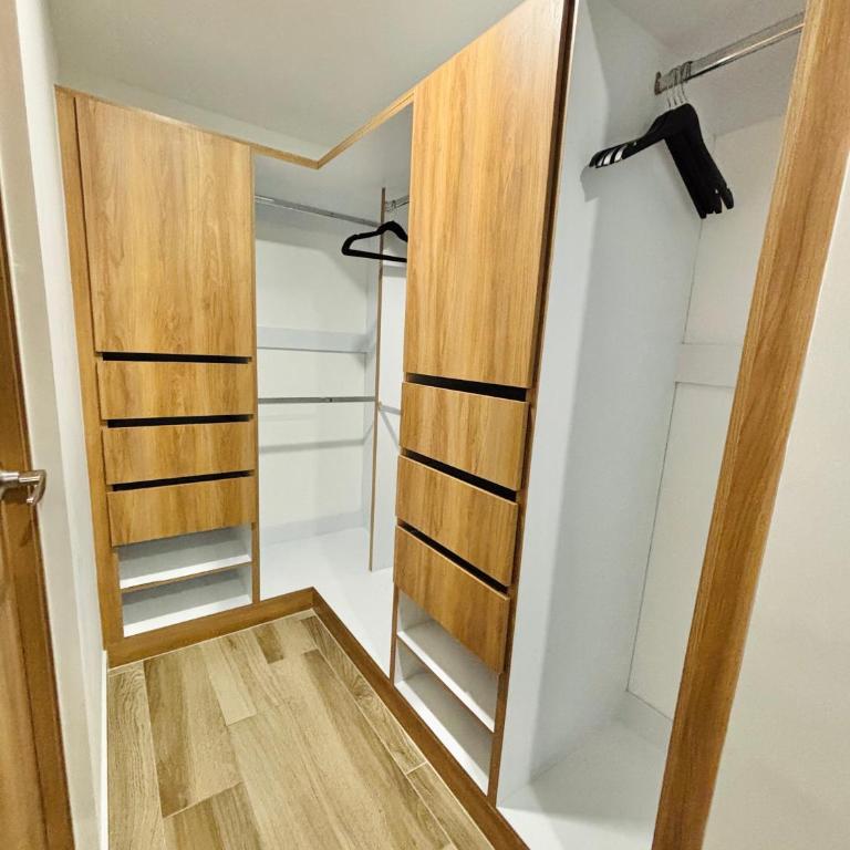 Depa Familiar con cochera 6 min Centro Médico y Catedral - Apartamento de 2 dormitorios - 27