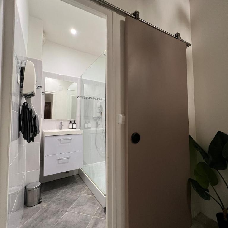 Cozy Apartment Centre Nîmes - Plaza Nemausus - Two-Bedroom Apartment - 34
