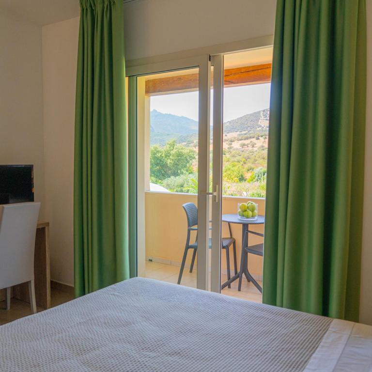 Hotel San Teodoro - Camera Tripla Executive - 4