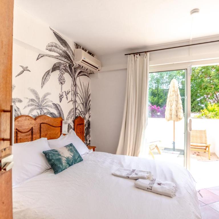 Villa Paradis - Chambre Double Deluxe - Vue Latérale sur Mer - 22