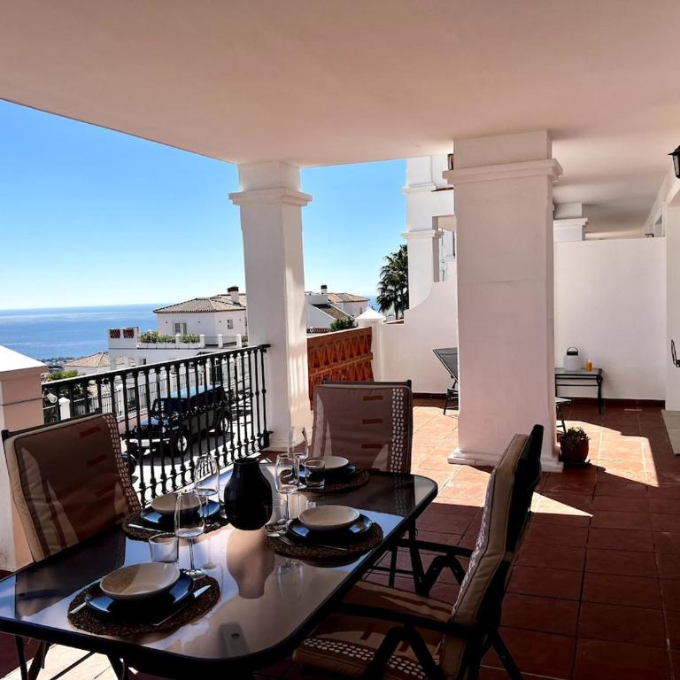 Spacious Andalusian Apartment, Sea View, between Malaga and Marbella - Apartamento de 2 dormitorios con terraza y vistas al mar - 4