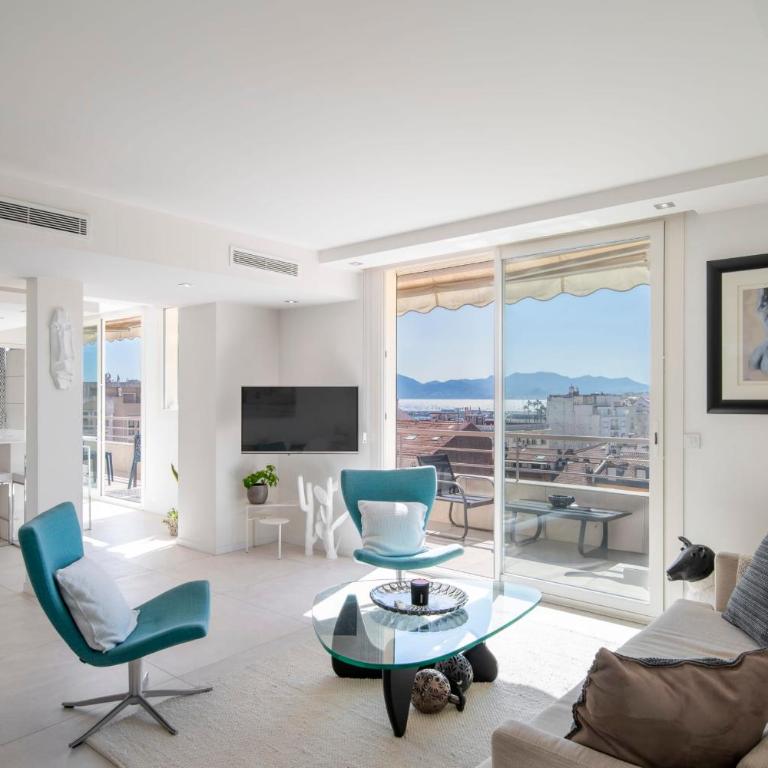 REF 1957 - Cannes Croisette -Sea view apartment for rent - Apartment - 1