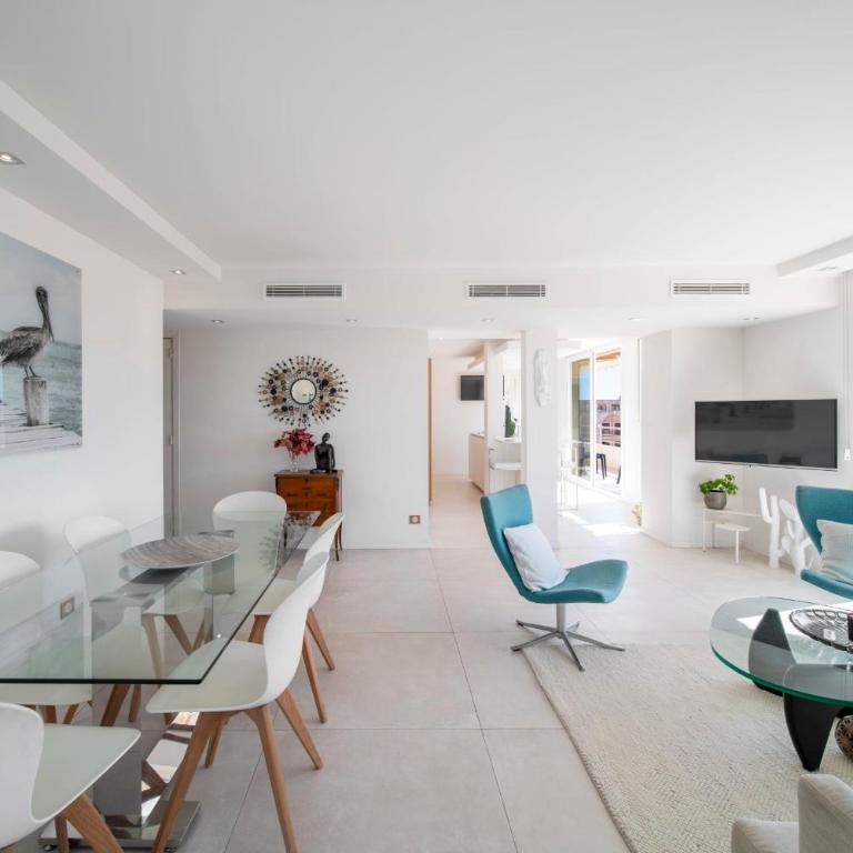 REF 1957 - Cannes Croisette -Sea view apartment for rent - Apartment - 4