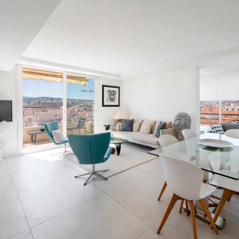 REF 1957 - Cannes Croisette -Sea view apartment for rent - Apartment - 5