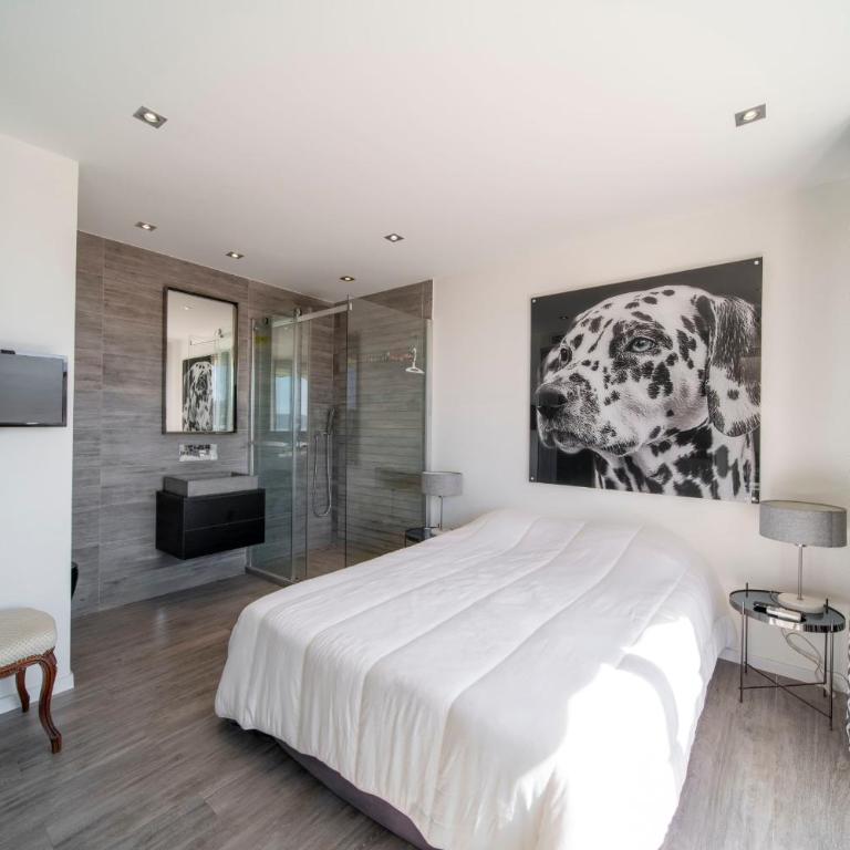 REF 1957 - Cannes Croisette -Sea view apartment for rent - Apartment - 6