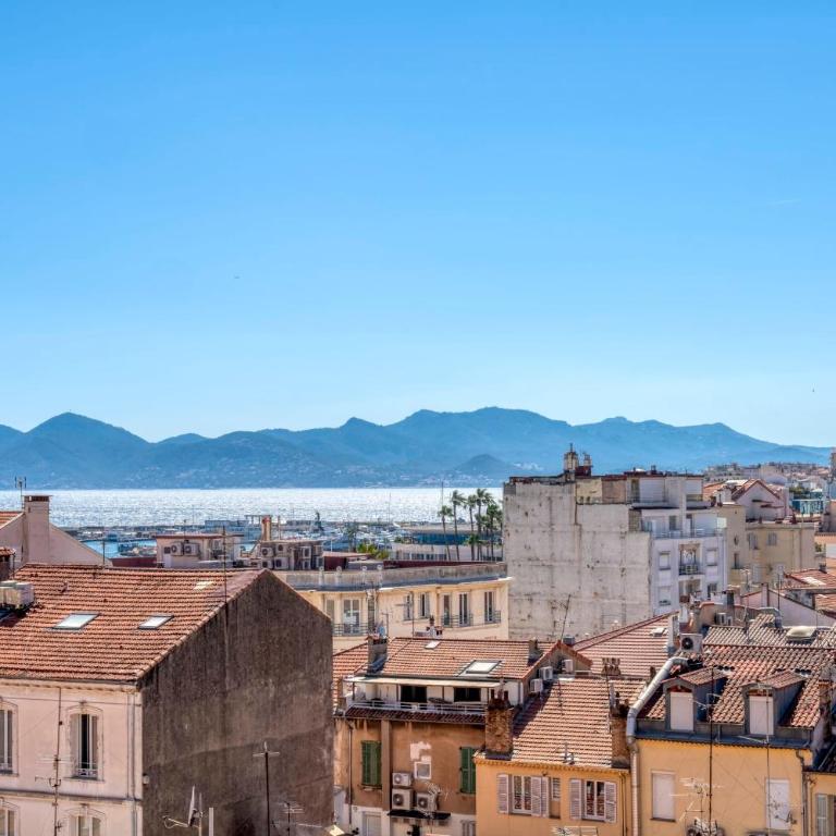 REF 1957 - Cannes Croisette -Sea view apartment for rent - Apartment - 11
