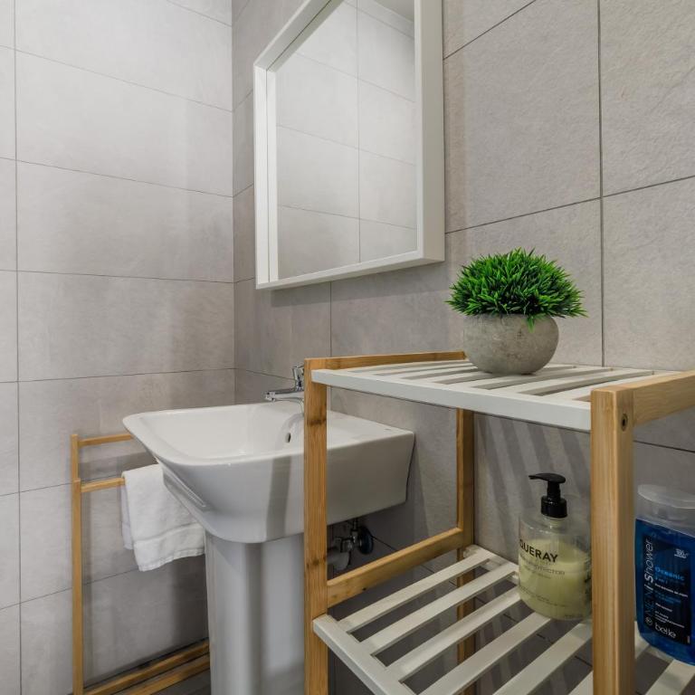 Córdoba Terrace Apartment - Three-Bedroom Apartment - 36