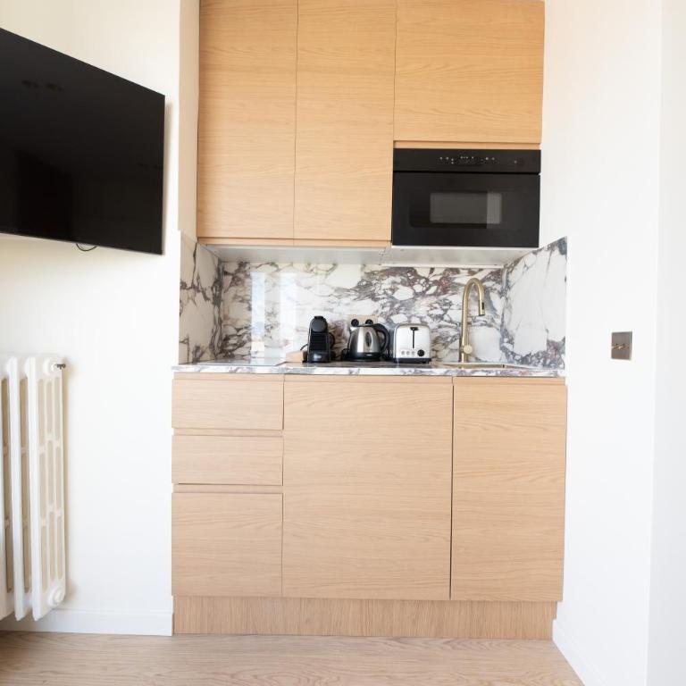 Stunning View on Eiffel Tower with Balcony - Estudio con balcón - 13