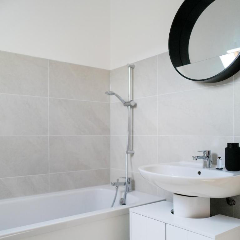 Maison refaite à neuf- avec Jacuzzi- LE HOMARD 15 - Three-Bedroom House - 9