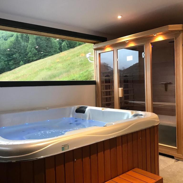 Magnifique gîte 4 étoiles pour 6p avec 3 chambres, accès Jacuzzi - Appartement 3 Chambres avec Vue sur la Montagne - 3