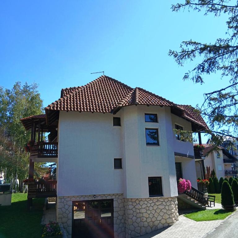 Vila Zlatiborski biser - Two-Bedroom Apartment with Terrace - 8