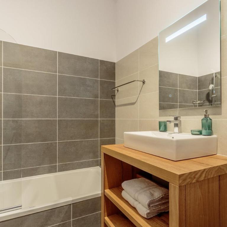 Bellecôte – superbe appartement chaleureux vue montagne - Appartement Supérieur avec Balcon - 14