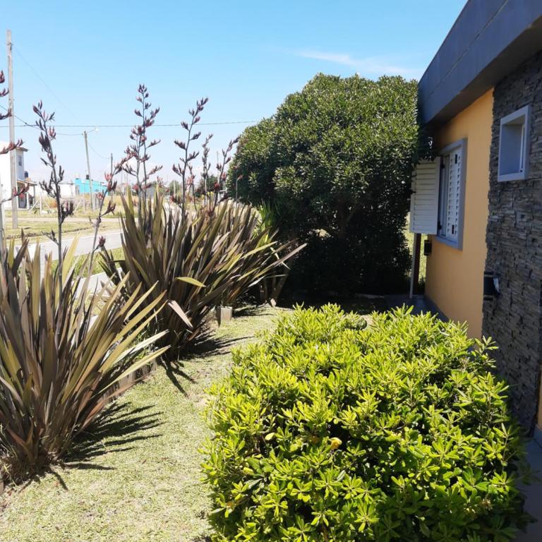 Casa vacaciones Camet Norte - Two-Bedroom House - 3