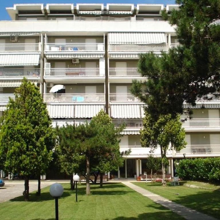 Welcoming flat with pool view balcony - Appartamento - 12