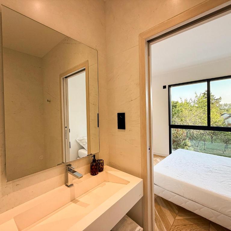 Les Trois Cyprès - Maison 4 Chambres - 32