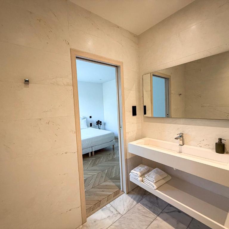 Les Trois Cyprès - Maison 4 Chambres - 38