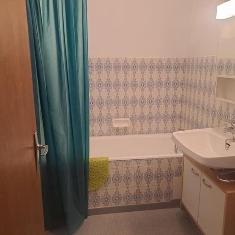Chalet 2 Pièces, 6 Pers., Proche Centre et Pistes, Balcon Sud/Est, Parking, Animal Admis - FR-1-676-9 - Appartement - 6