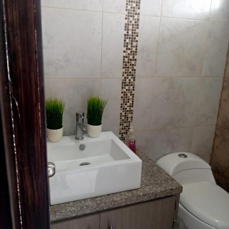House in Manta, 15'from the beach 10' from airport - Three-Bedroom House - 10