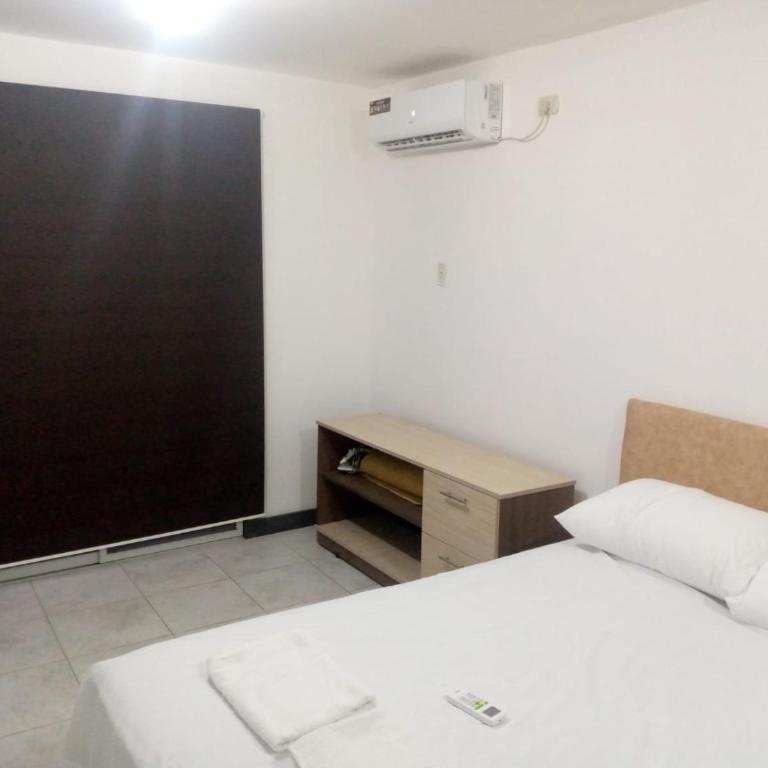 House in Manta, 15'from the beach 10' from airport - Three-Bedroom House - 12