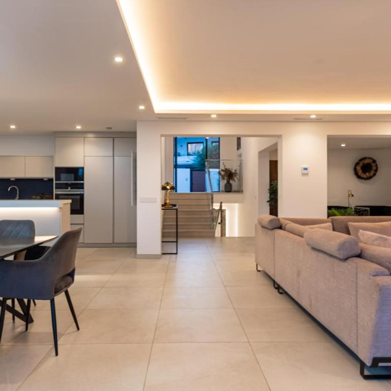 Luxury Villa with Heated Pool, Jacuzzi, Sauna and more - Villa Deluxe - 16