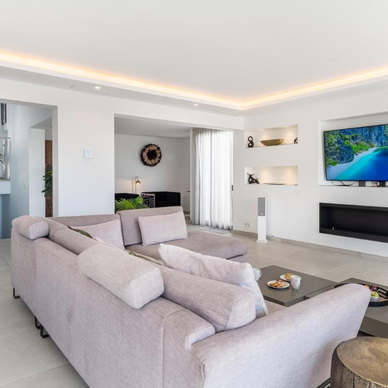 Luxury Villa with Heated Pool, Jacuzzi, Sauna and more - Villa Deluxe - 9