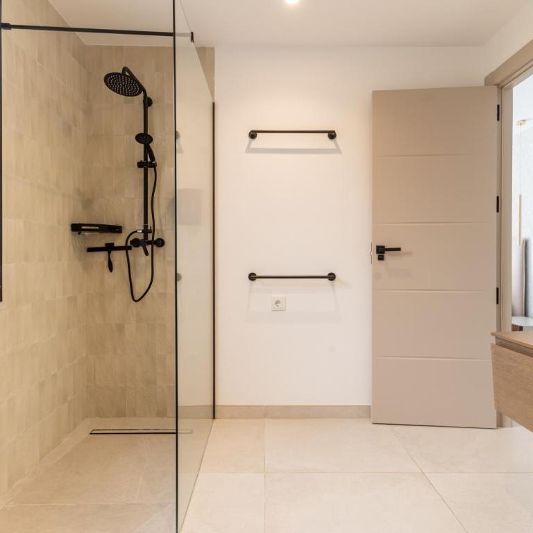 Luxury Villa with Heated Pool, Jacuzzi, Sauna and more - Villa Deluxe - 24