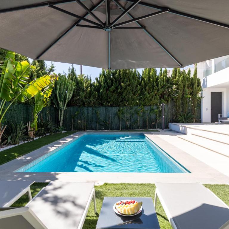 Luxury Villa with Heated Pool, Jacuzzi, Sauna and more - Villa Deluxe - 4