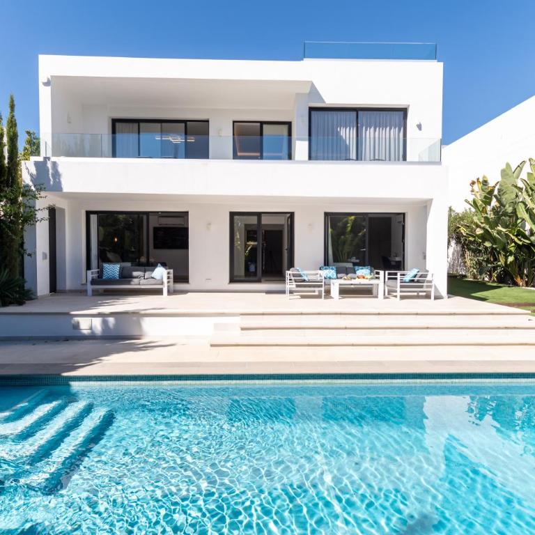Luxury Villa with Heated Pool, Jacuzzi, Sauna and more - Villa Deluxe - 2
