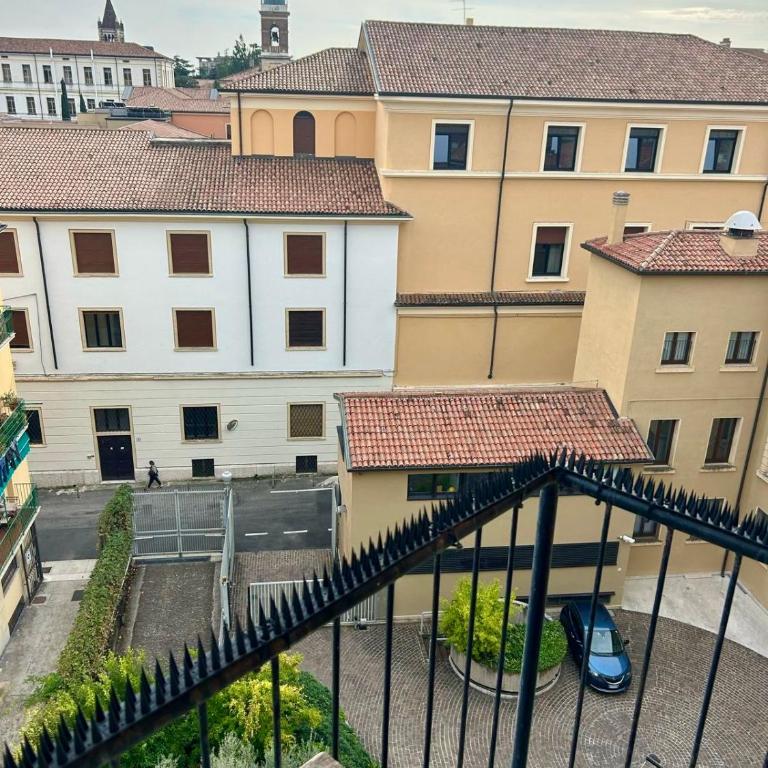 Cittadella Room Verona - Camera Matrimoniale Deluxe con Balcone - 11