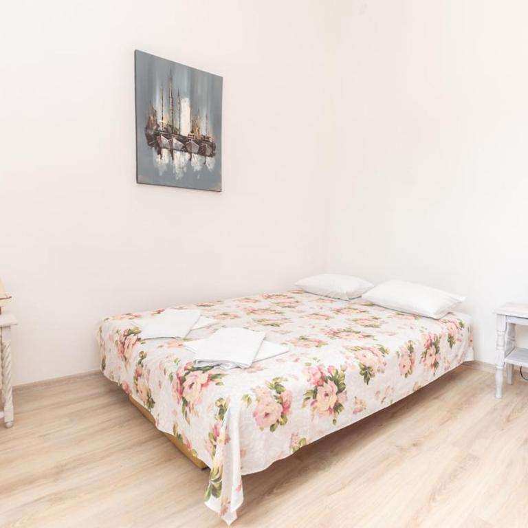 Central & quiet location inside Old town Kotor - One-Bedroom Apartment - 2