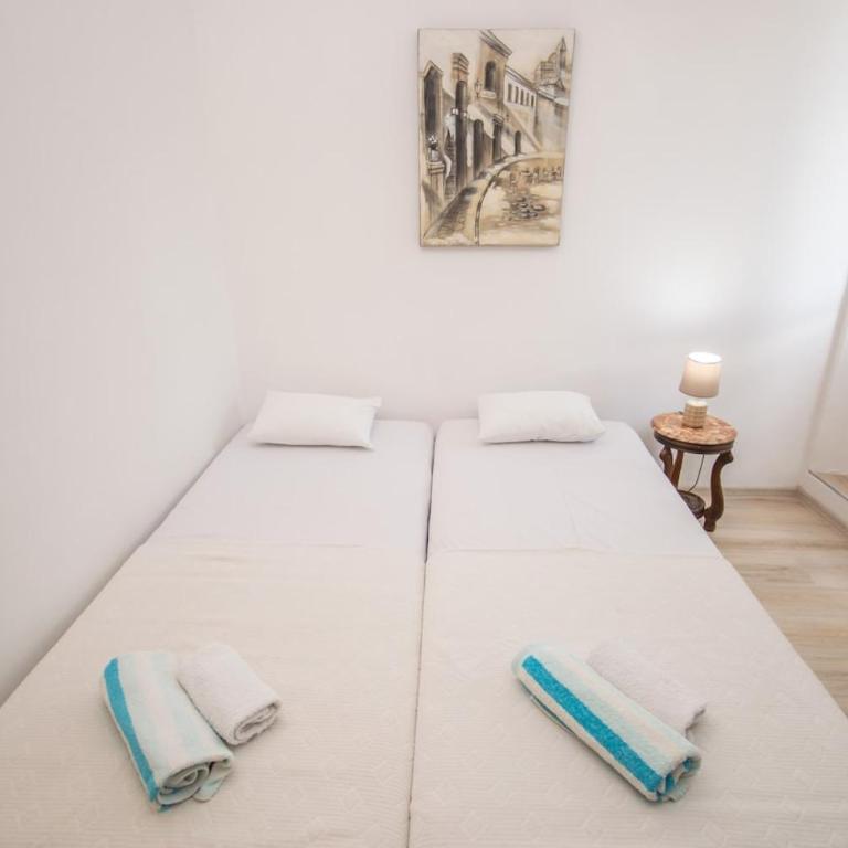 Central & quiet location inside Old town Kotor - One-Bedroom Apartment - 7