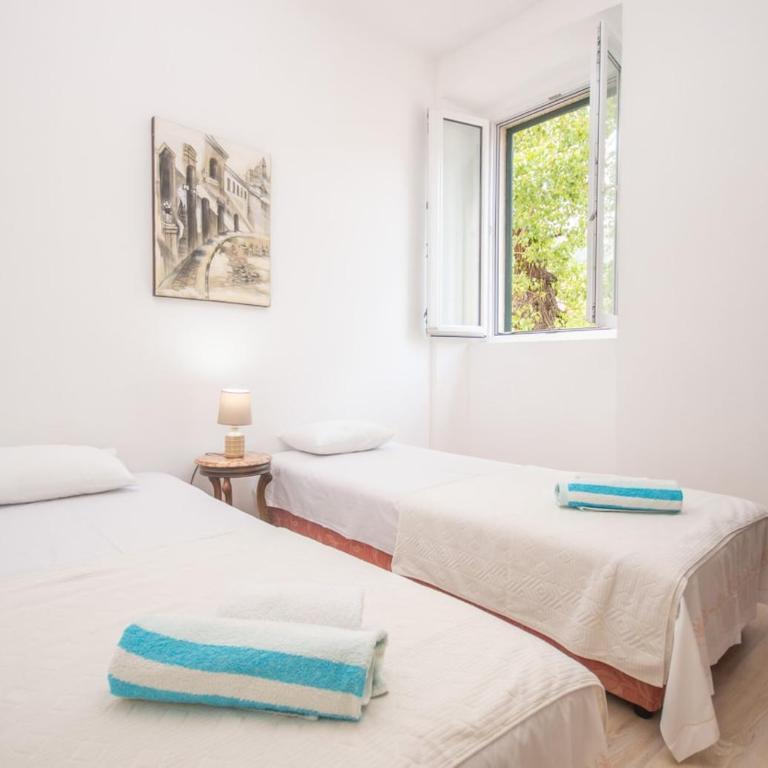 Central & quiet location inside Old town Kotor - One-Bedroom Apartment - 10
