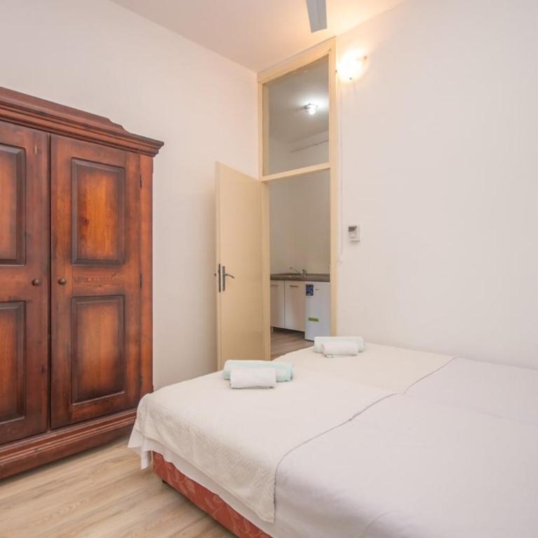 Central & quiet location inside Old town Kotor - One-Bedroom Apartment - 12