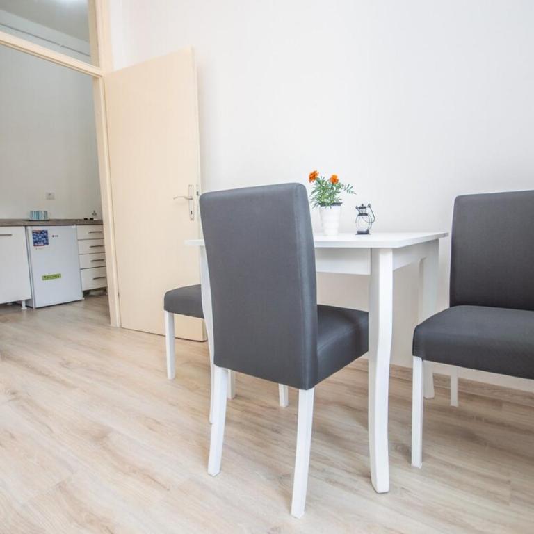 Central & quiet location inside Old town Kotor - One-Bedroom Apartment - 13